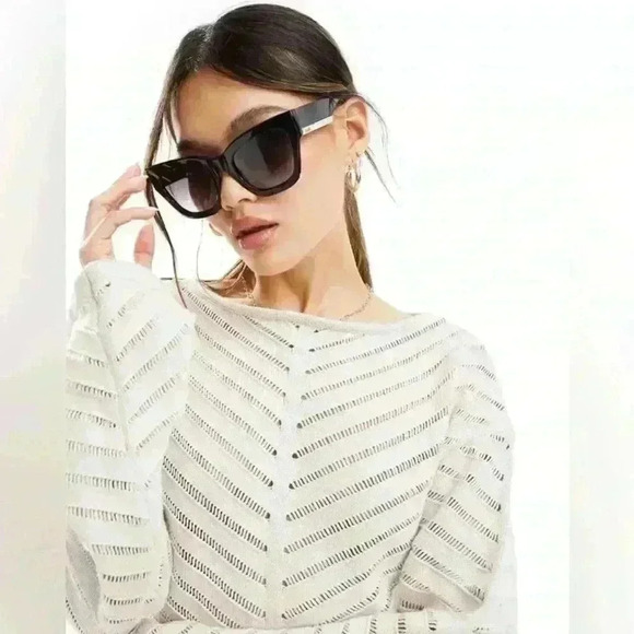 QUAY By The Way Sunglasses ~Black Frame Smoke Lens ~NEW in Case! 😎 - Picture 1 of 12